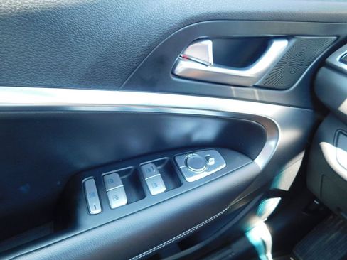 Used 2025 Genesis G70 2.5T AWD/4WD image 22