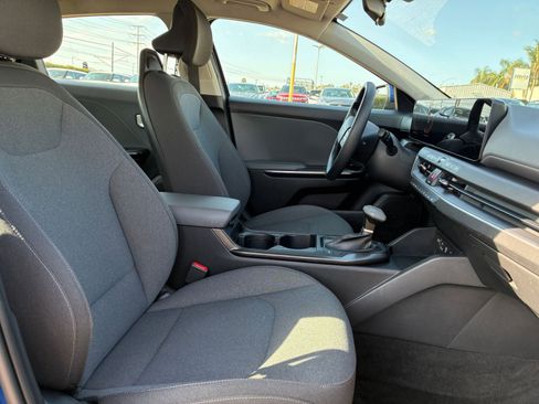 Used 2025 Kia K4 LXS image 35