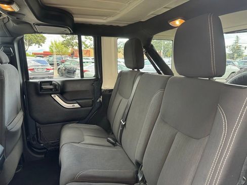 Used 2018 Jeep Wrangler Unlimited Sahara w/ Connectivity Group image 20