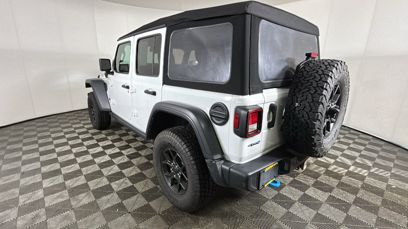 Used 2024 Jeep Wrangler Unlimited AWD/4WD image 5