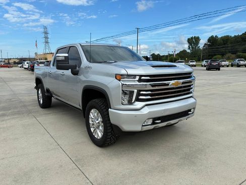 Used 2022 Chevrolet Silverado 2500 High Country w/ Z71 Off-Road Package AWD/4WD image 4