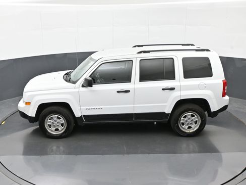 Used 2016 Jeep Patriot Sport AWD/4WD image 32