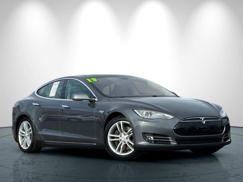 Used 2013 Tesla Model S Performance image 2