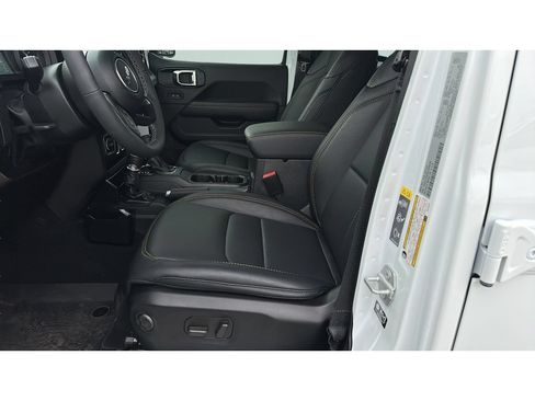 Used 2025 Jeep Gladiator Sport AWD/4WD image 10