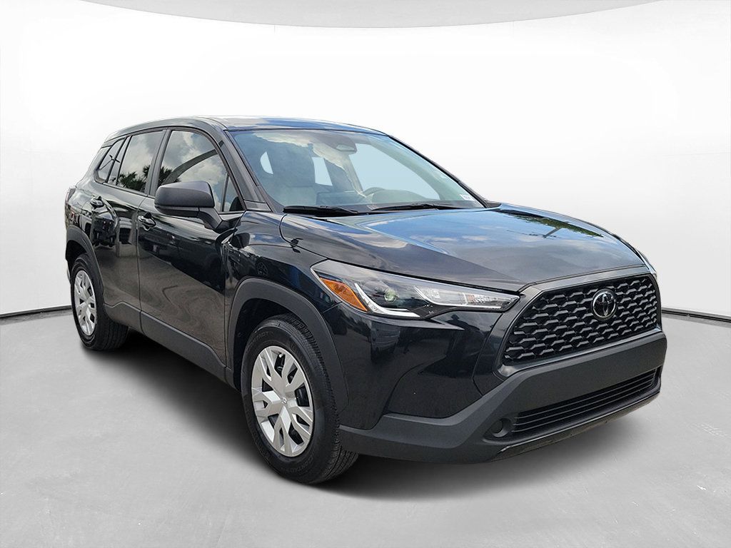 Used 2023 Toyota Corolla Cross L FWD image 3