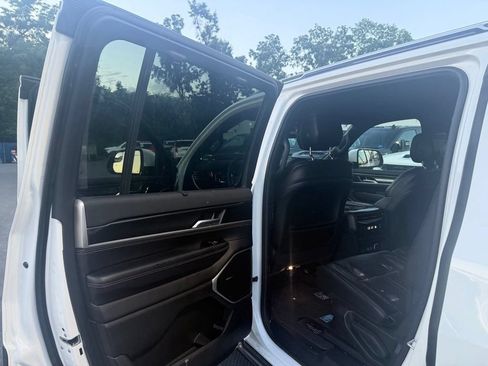 Used 2022 Jeep Wagoneer Series I w/ Convenience Group I AWD/4WD image 32