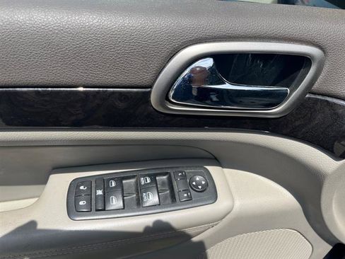 Used 2013 Jeep Grand Cherokee Laredo w/ Laredo E Group AWD/4WD image 10