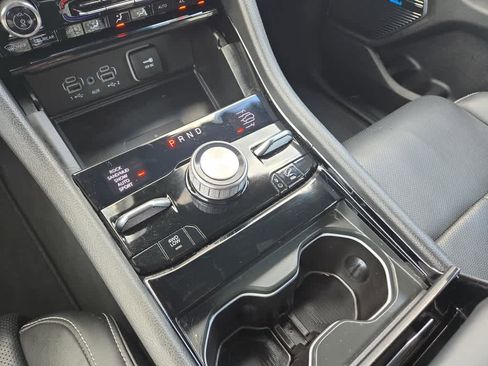 Used 2022 Jeep Grand Cherokee Overland w/ Luxury Tech Group IV AWD/4WD image 30