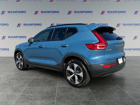 Used 2023 Volvo XC40 B5 Ultimate w/ Climate Package AWD/4WD image 3