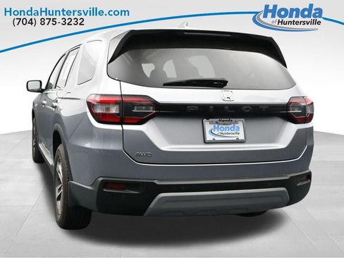 Used 2025 Honda Pilot EX-L image 7