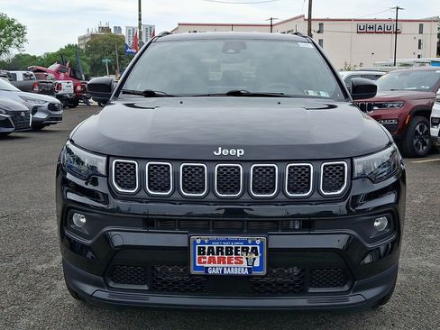 Used 2023 Jeep Compass Latitude AWD/4WD image 2