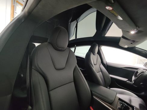 Used 2022 Tesla Model S image 14