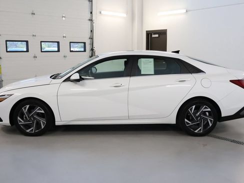 Used 2025 Hyundai Elantra SEL FWD image 4