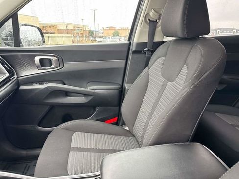 Used 2025 Kia Sorento LX image 22
