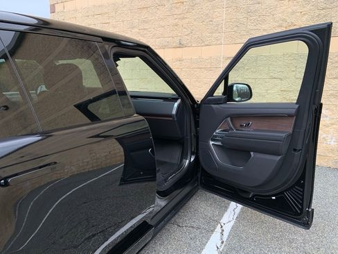 New 2025 Land Rover Range Rover SE image 14