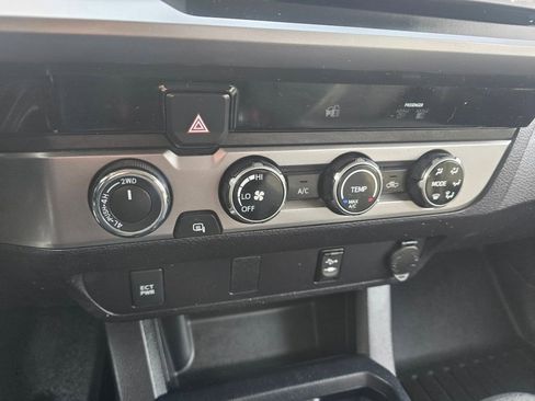 Used 2017 Toyota Tacoma SR5 w/ Tow Package image 21