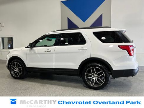 Used 2017 Ford Explorer XLT w/ Equipment Group 202A FWD image 7