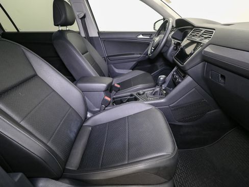 Used 2020 Volkswagen Tiguan SEL AWD/4WD image 18
