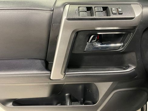 Used 2022 Toyota 4Runner SR5 Premium w/ Moonroof Package AWD/4WD image 18