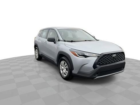 Used 2025 Toyota Corolla Cross L image 3