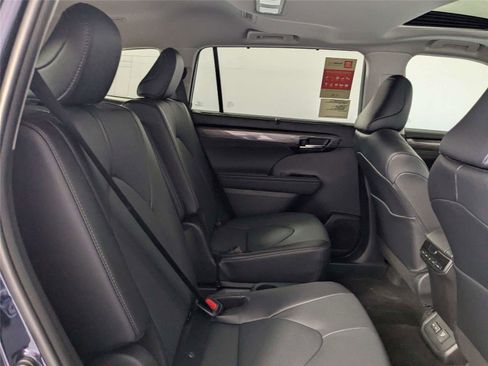 New 2026 Toyota Highlander Limited image 22