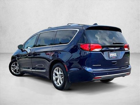 Used 2018 Chrysler Pacifica Limited w/ Advanced Safetytec Group FWD image 12