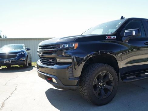 Used 2020 Chevrolet Silverado 1500 LT Trail Boss w/ Midnight Edition image 11