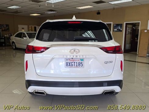 Used 2021 INFINITI QX50 Luxe w/ Appearance Package FWD image 8