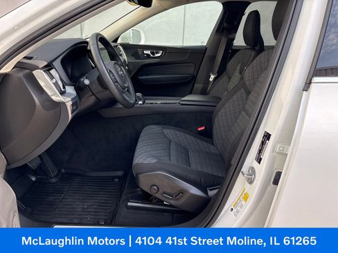 Used 2023 Volvo XC60 B5 Core image 9