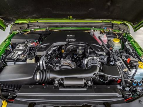 Used 2019 Jeep Wrangler Unlimited Sahara AWD/4WD image 15