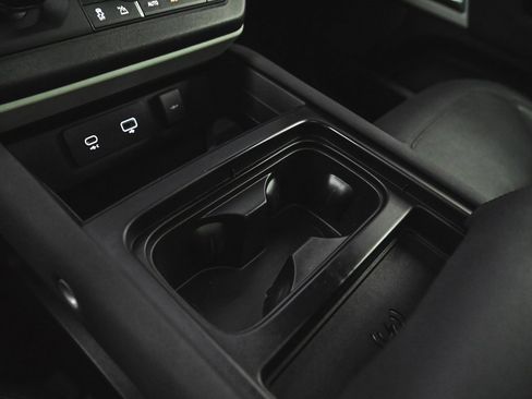 Used 2023 Land Rover Defender 90 S image 21