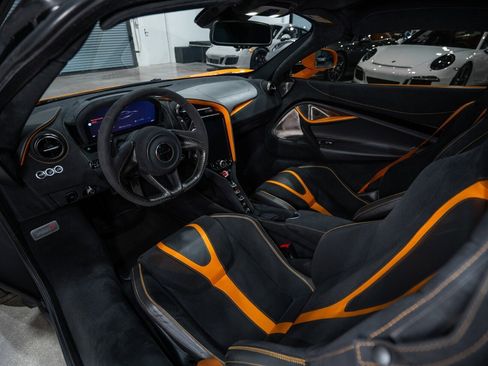 Used 2018 McLaren 720S Performance image 18