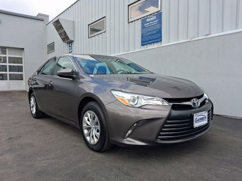Used 2015 Toyota Camry LE image 7