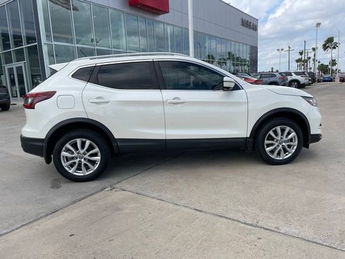 Certified 2022 Nissan Rogue Sport SV w/ Technology Package image 2