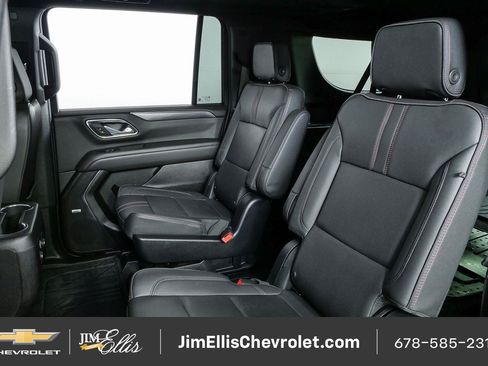 Used 2024 Chevrolet Suburban RST w/ Luxury Package RWD image 18