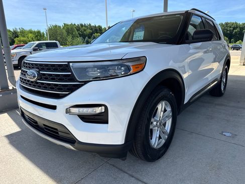 Certified 2020 Ford Explorer XLT w/ Equipment Group 202A AWD/4WD image 3
