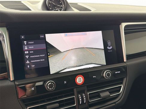 Certified 2026 Porsche Macan AWD/4WD image 23