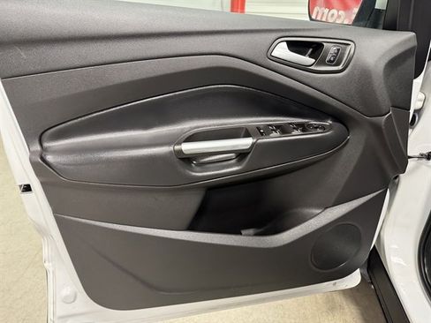 Used 2019 Ford Escape SE image 15