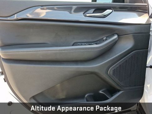 Used 2023 Jeep Grand Cherokee Altitude AWD/4WD image 15