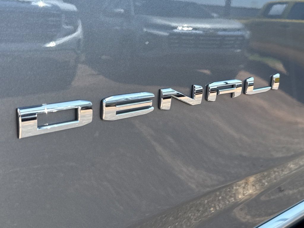 Used 2022 GMC Yukon Denali RWD image 43