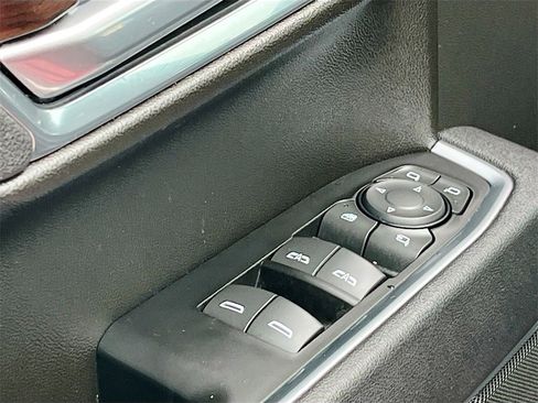 Used 2025 GMC Sierra 1500 SLT w/ SLT Premium Plus Package image 18