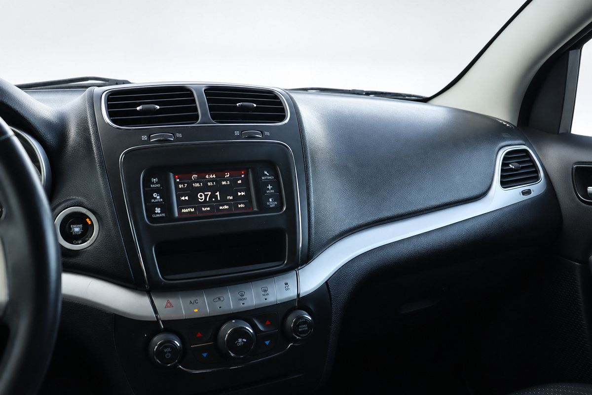 Used 2017 Dodge Journey SXT FWD image 32
