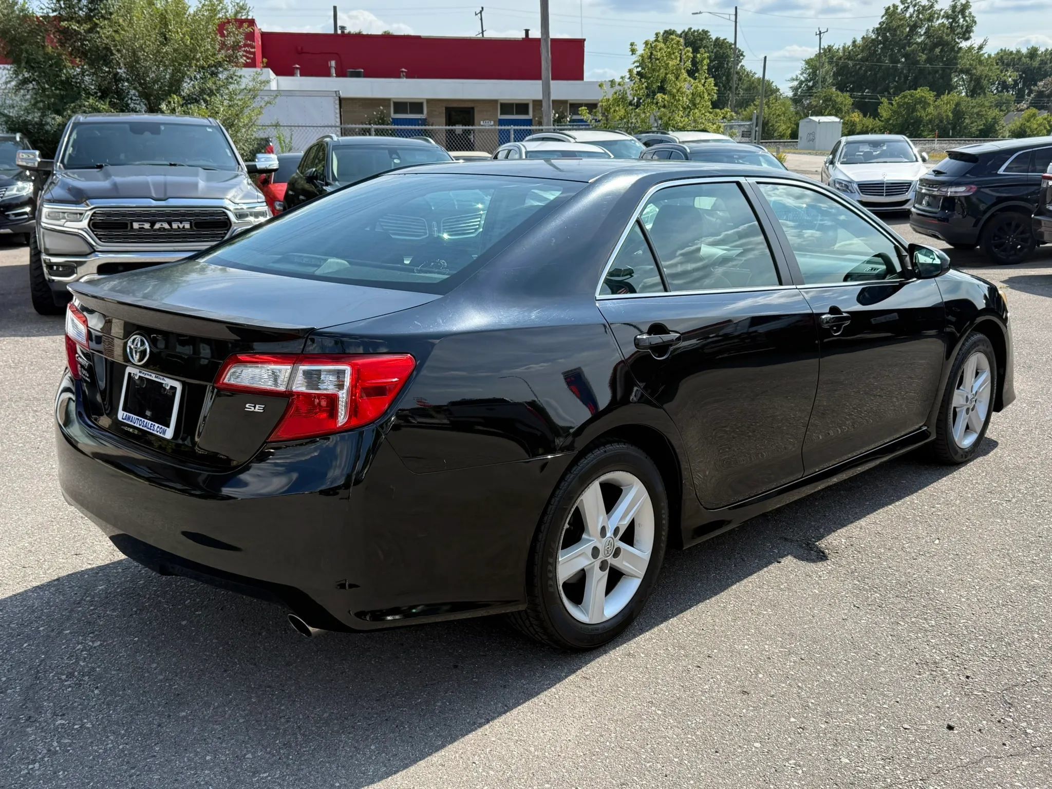 Used 2014 Toyota Camry SE FWD image 5