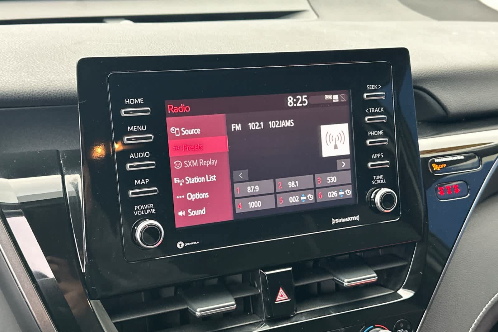 Used 2023 Toyota Camry SE FWD image 18