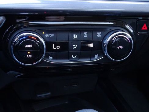 Used 2024 Chevrolet Trax ACTIV w/ Sunroof Package image 34