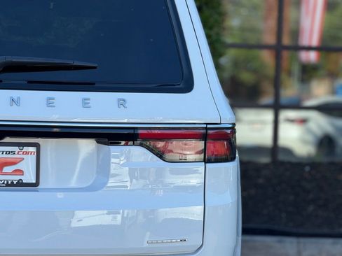 Used 2024 Jeep Wagoneer Series II w/ Flexible Seating Group image 16