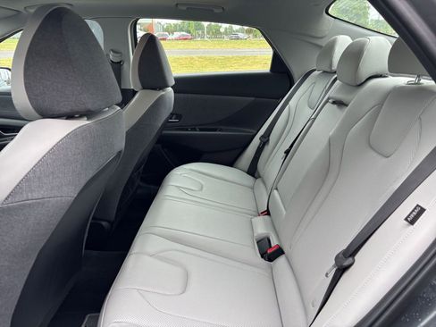 Used 2025 Hyundai Elantra Limited FWD image 27