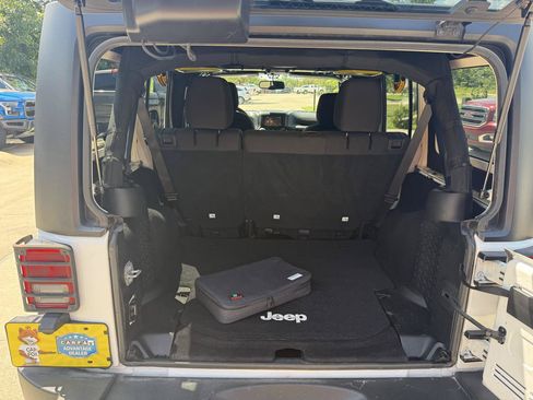 Used 2017 Jeep Wrangler Unlimited Sport w/ Quick Order Package 24S AWD/4WD image 13