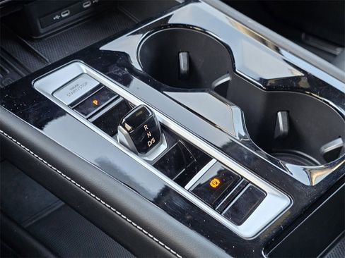 Used 2025 Volkswagen Atlas Cross Sport SEL image 17