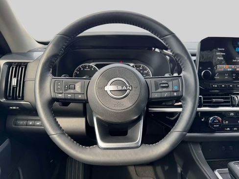 Used 2025 Nissan Pathfinder SL AWD/4WD image 13